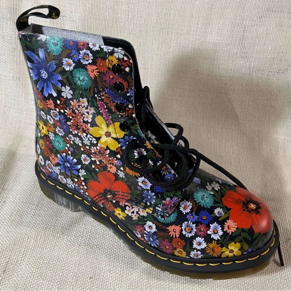 Size 9 1460 doc martens. Only tried on but too big